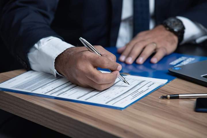 Avocat en droit pénal, Suresnes
